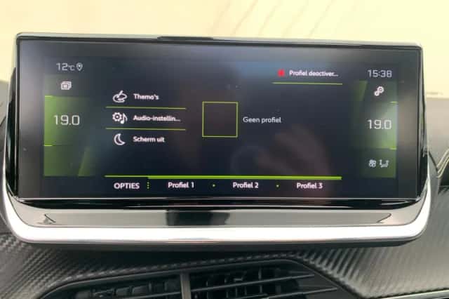 Peugeot 2008 (2020) thumbnail 25