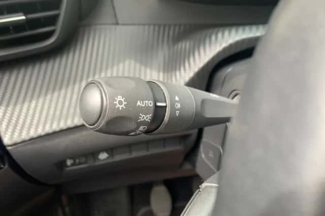 Peugeot 2008 (2020) thumbnail 11