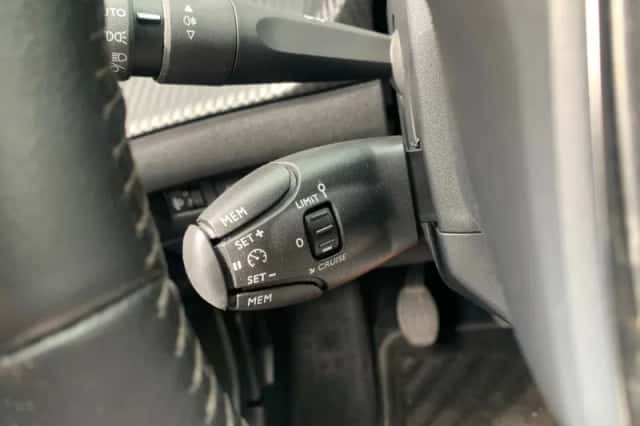 Peugeot 2008 (2020) thumbnail 12