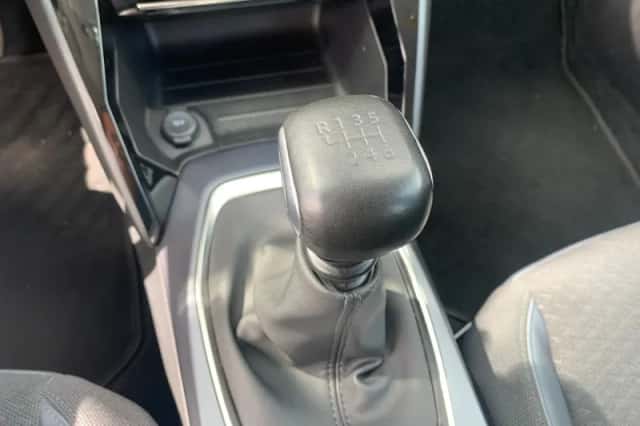 Peugeot 2008 (2020) thumbnail 25