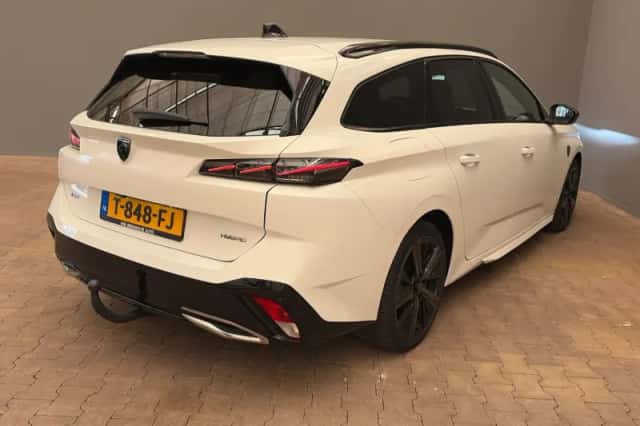 Peugeot 308 (2023) thumbnail 3