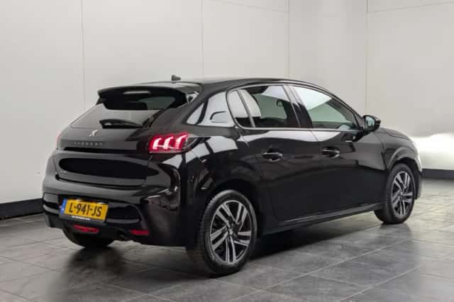 Peugeot 208 (2021) thumbnail 3