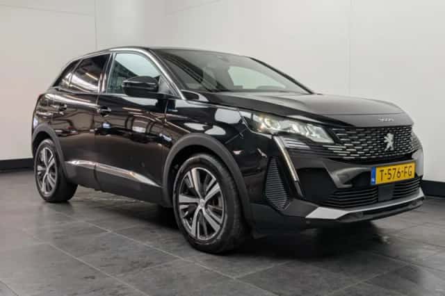 Peugeot 3008 (2023) thumbnail 2