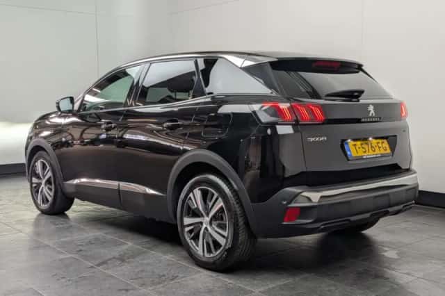 Peugeot 3008 (2023) thumbnail 4