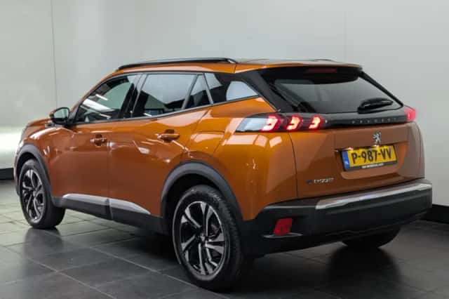 Peugeot e-2008 (2021) thumbnail 4
