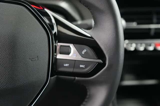 Peugeot 208 (2023) thumbnail 17