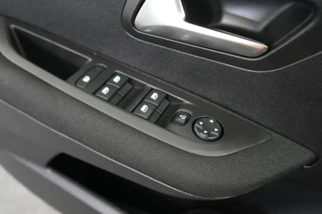 Peugeot 208 (2023) thumbnail 20