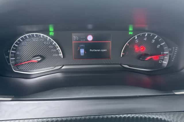 Peugeot 2008 (2022) thumbnail 27