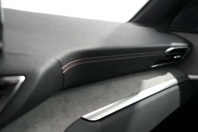 Peugeot 5008 (2023) thumbnail 17