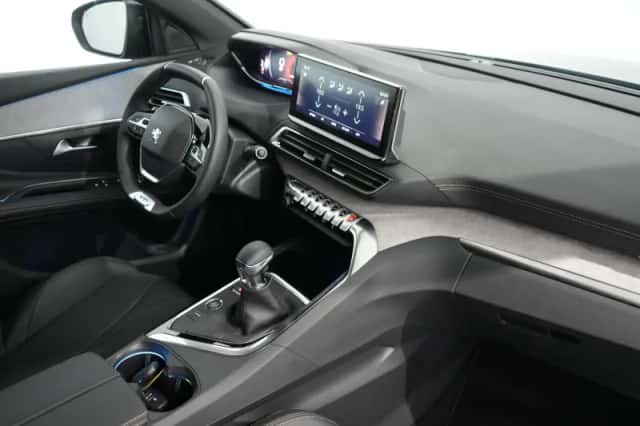 Peugeot 5008 (2023) thumbnail 3