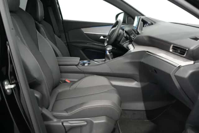 Peugeot 5008 (2023) thumbnail 4