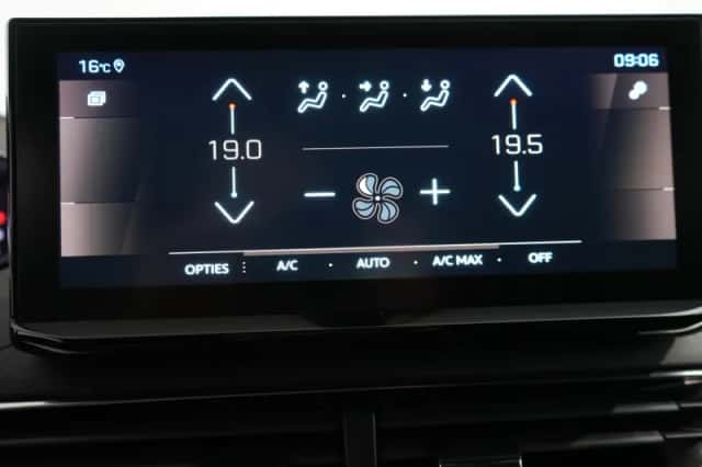 Peugeot 5008 (2023) thumbnail 8