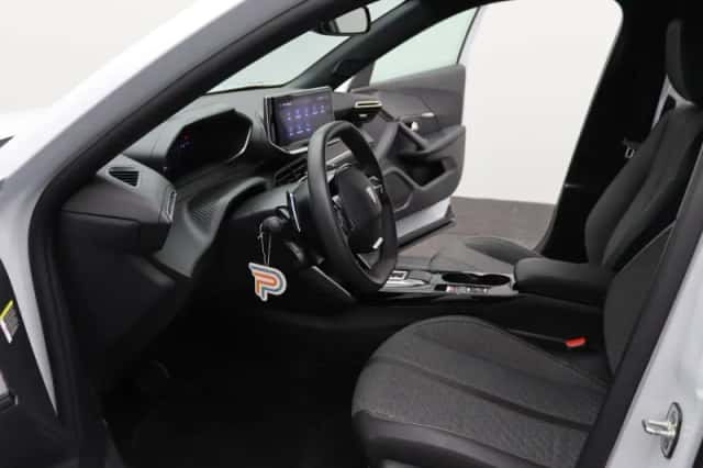 Peugeot 2008 (2024) thumbnail 11