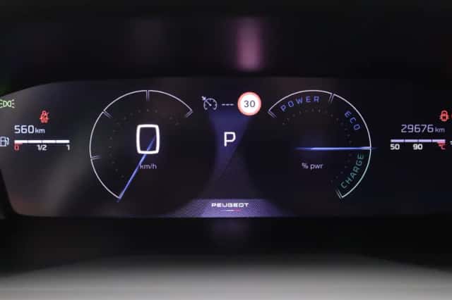 Peugeot 2008 (2024) thumbnail 4