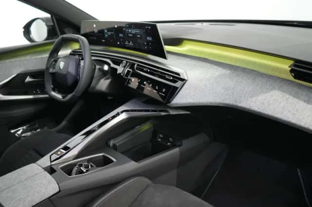 Peugeot e-3008 (2025) thumbnail 3