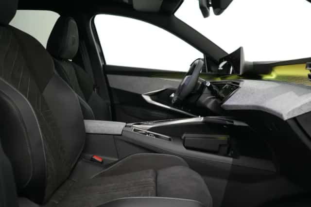Peugeot e-3008 (2025) thumbnail 4