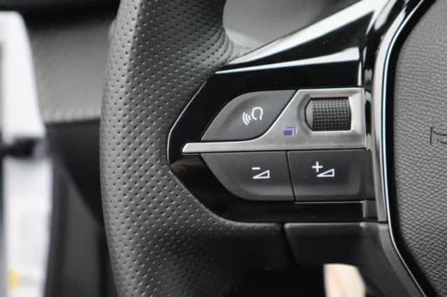 Peugeot e-2008 (2024) thumbnail 23