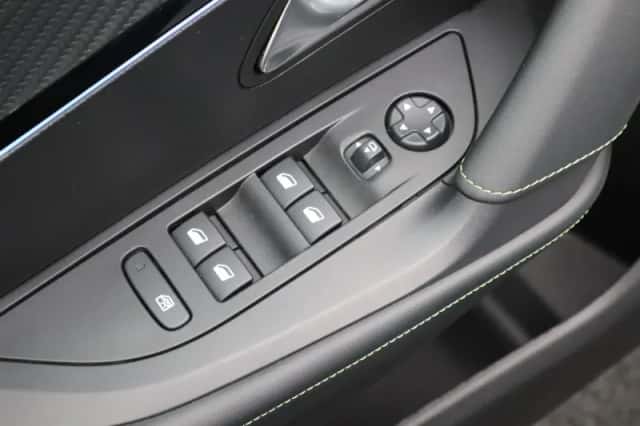 Peugeot e-2008 (2024) thumbnail 25