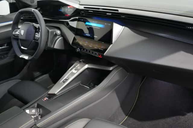 Peugeot e-408 (2025) thumbnail 3