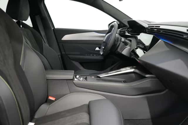 Peugeot e-408 (2025) thumbnail 4