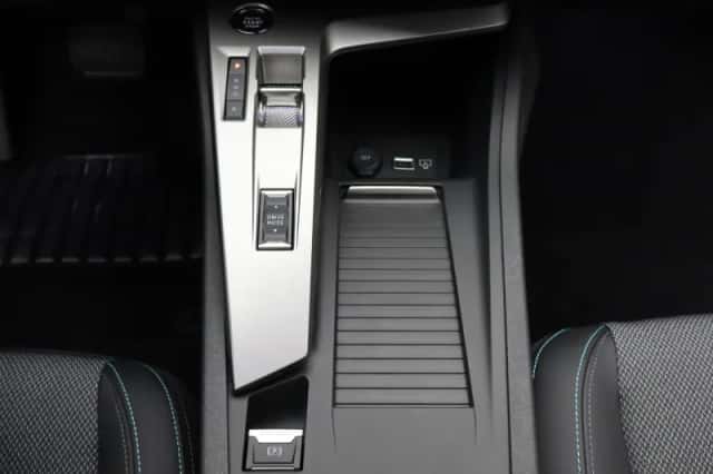 Peugeot e-308 (2025) thumbnail 8