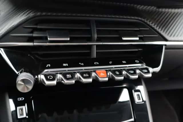 Peugeot 208 (2021) thumbnail 17