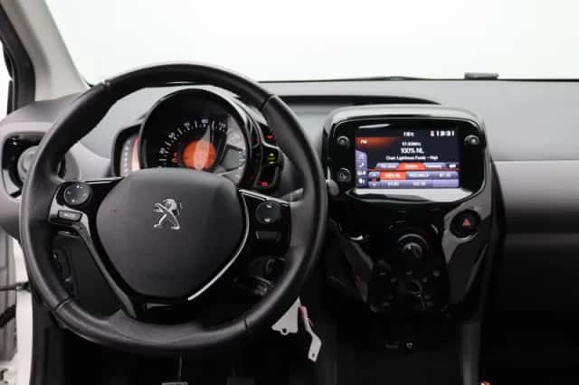 Peugeot 108 (2021) thumbnail 3