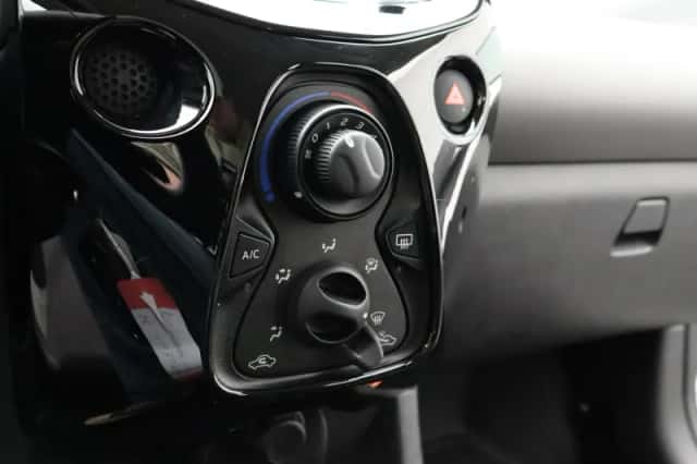 Peugeot 108 (2021) thumbnail 22
