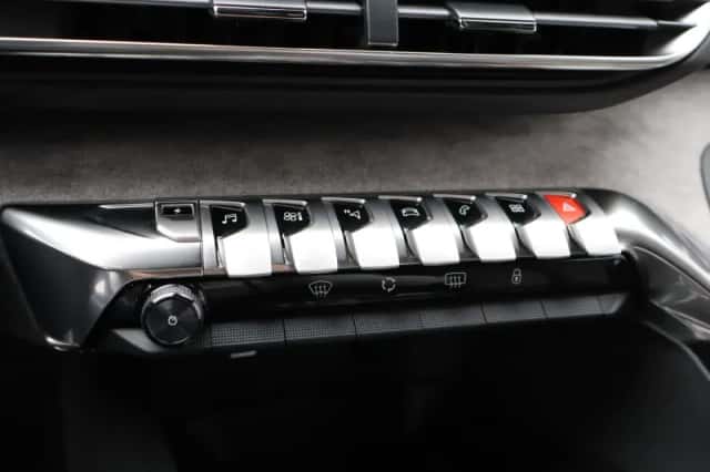 Peugeot 3008 (2020) thumbnail 23