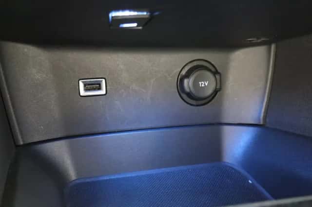 Peugeot 3008 (2020) thumbnail 25