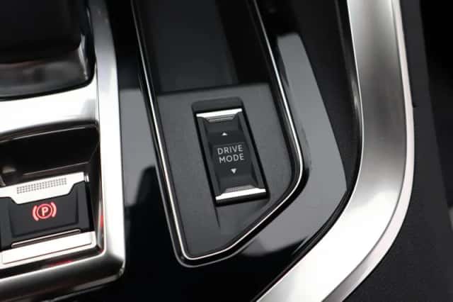 Peugeot 3008 (2020) thumbnail 26
