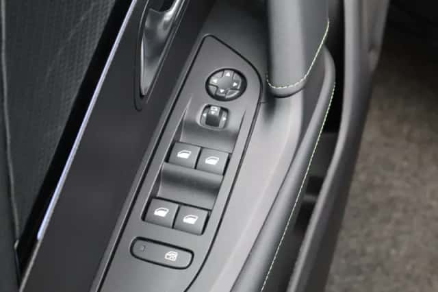 Peugeot e-2008 (2024) thumbnail 28