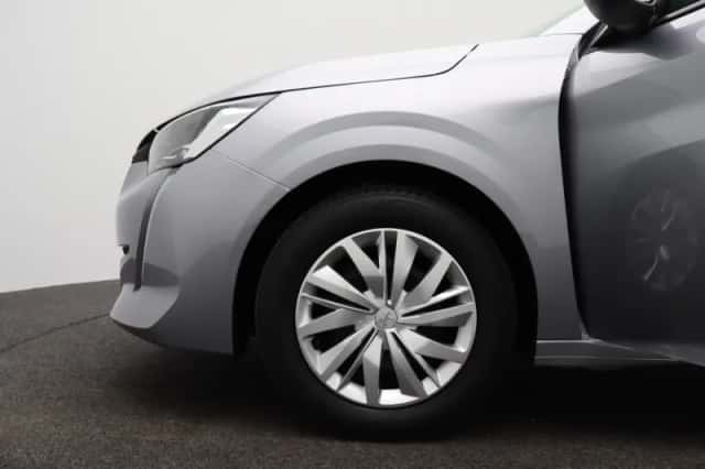 Peugeot 208 (2023) thumbnail 17