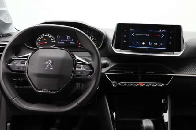 Peugeot 208 (2023) thumbnail 3
