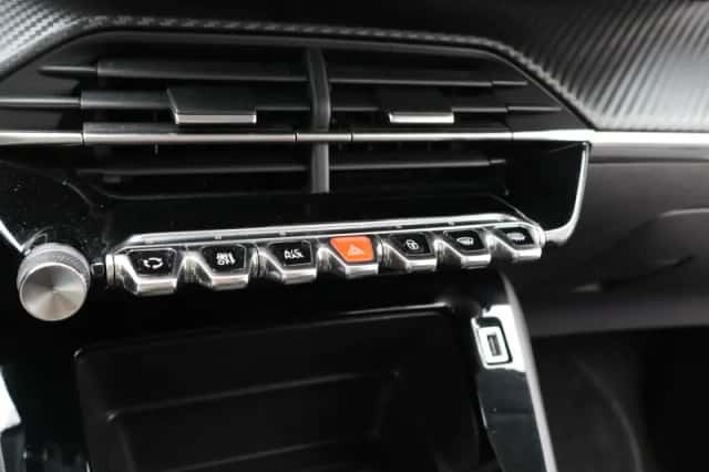 Peugeot 208 (2023) thumbnail 23