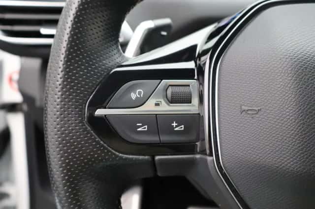 Peugeot 3008 (2021) thumbnail 21