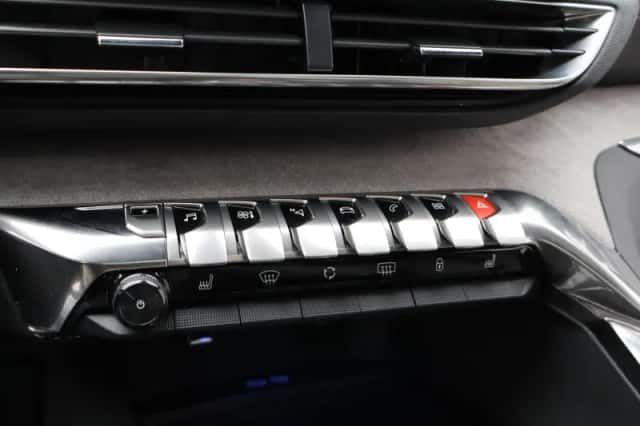 Peugeot 3008 (2021) thumbnail 23