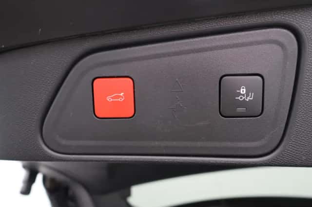 Peugeot 3008 (2021) thumbnail 32