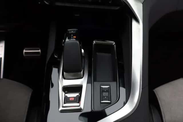 Peugeot 3008 (2021) thumbnail 8