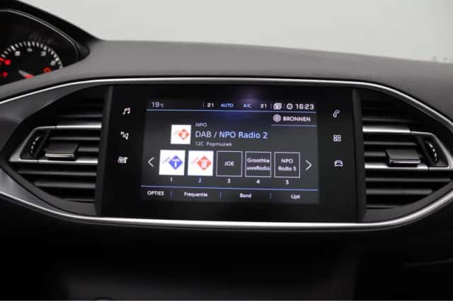 Peugeot 308 (2021) thumbnail 16