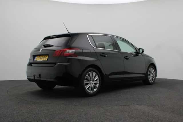Peugeot 308 (2021) thumbnail 3