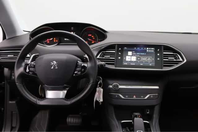 Peugeot 308 (2021) thumbnail 8
