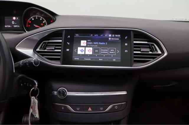 Peugeot 308 (2021) thumbnail 9