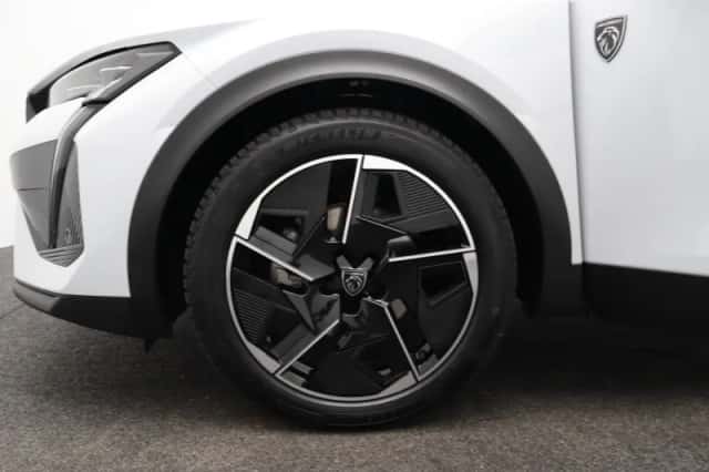 Peugeot 408 (2024) thumbnail 17