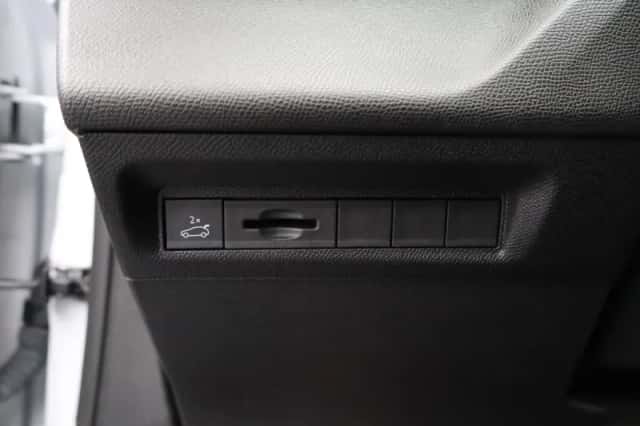 Peugeot 408 (2024) thumbnail 29