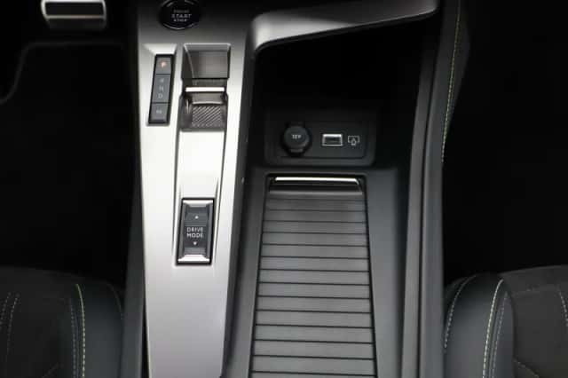 Peugeot 408 (2024) thumbnail 8