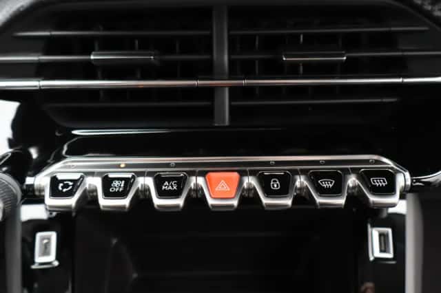 Peugeot 2008 (2021) thumbnail 20