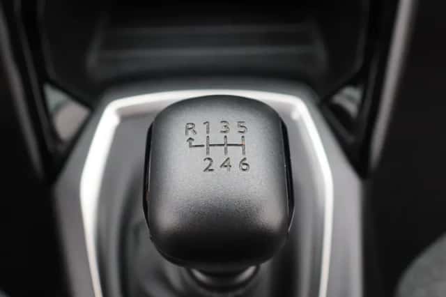Peugeot 2008 (2021) thumbnail 23
