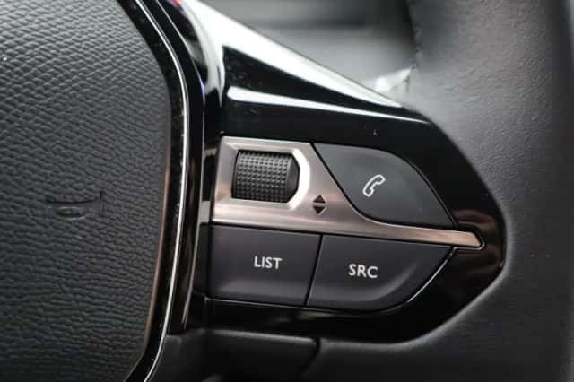 Peugeot 2008 (2021) thumbnail 26