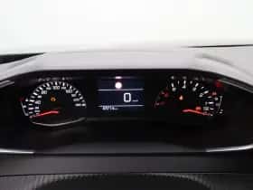 Peugeot 2008 (2021) thumbnail 4